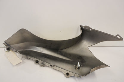 Höger sida på Toppkåpa från en Kawasaki ZX-10R -2005 motorcykel.