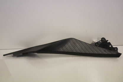 Framsidan på Bensintankskåpa från en Kawasaki Ninja 300 -2013 motorcykel.