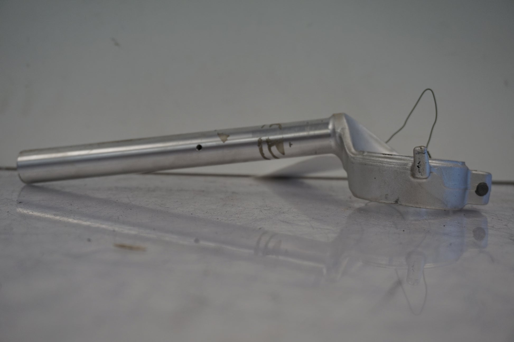 Höger sida på Styre från en BMW S 1000 RR -2010 motorcykel.