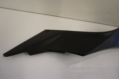 Baksidan på Bensintankskåpa från en Kawasaki Ninja 300 -2013 motorcykel.