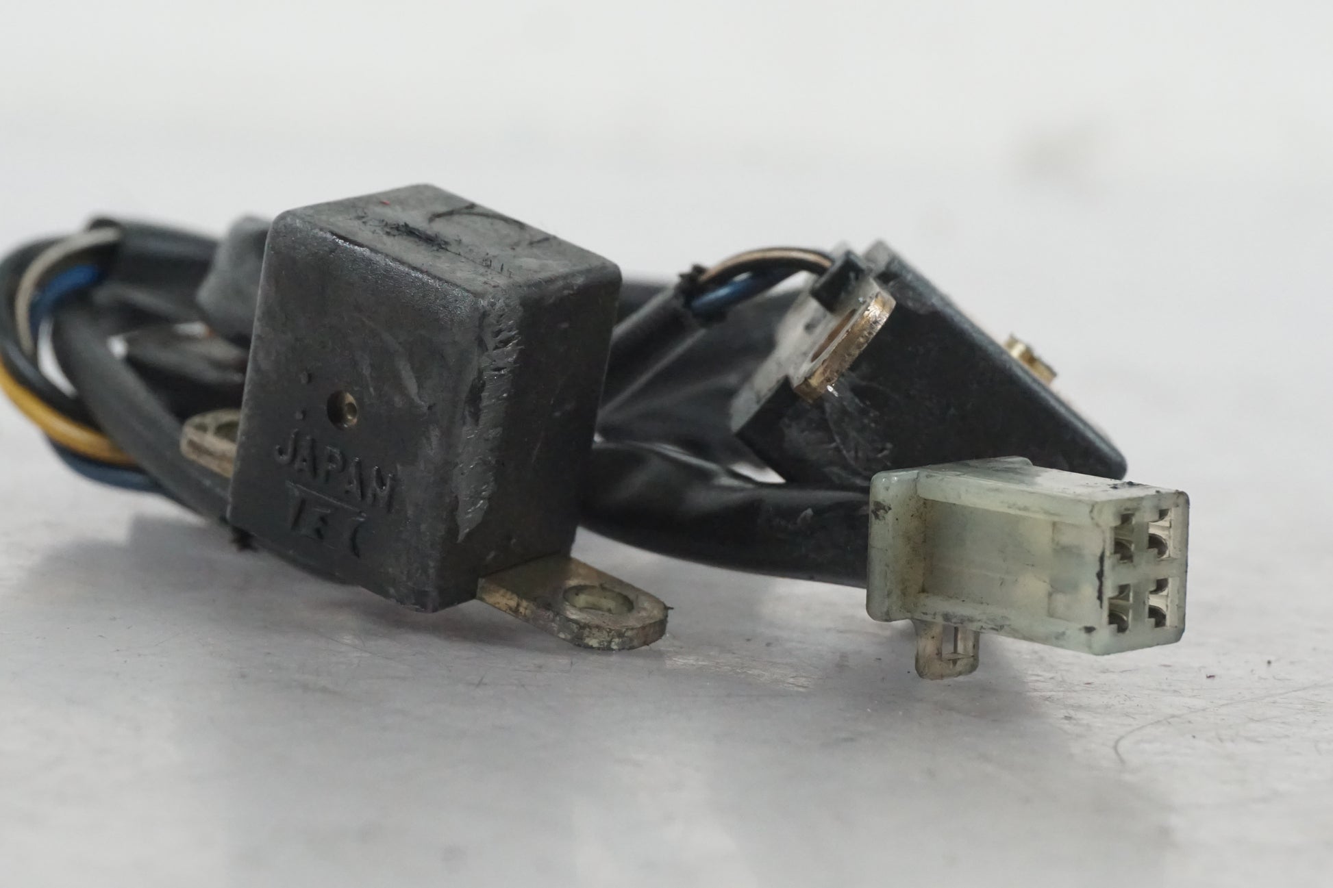 Höger sida på Tändpickup från en Kawasaki GPZ 500 -1991 motorcykel.