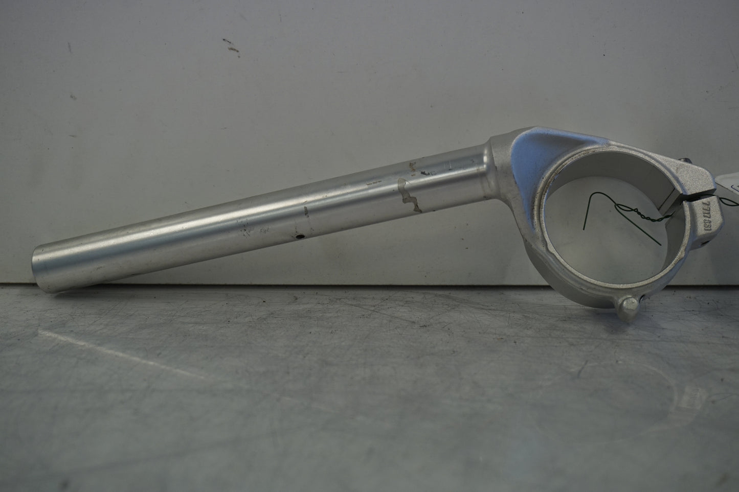 Framsidan på Styre från en BMW S 1000 RR -2011 motorcykel.