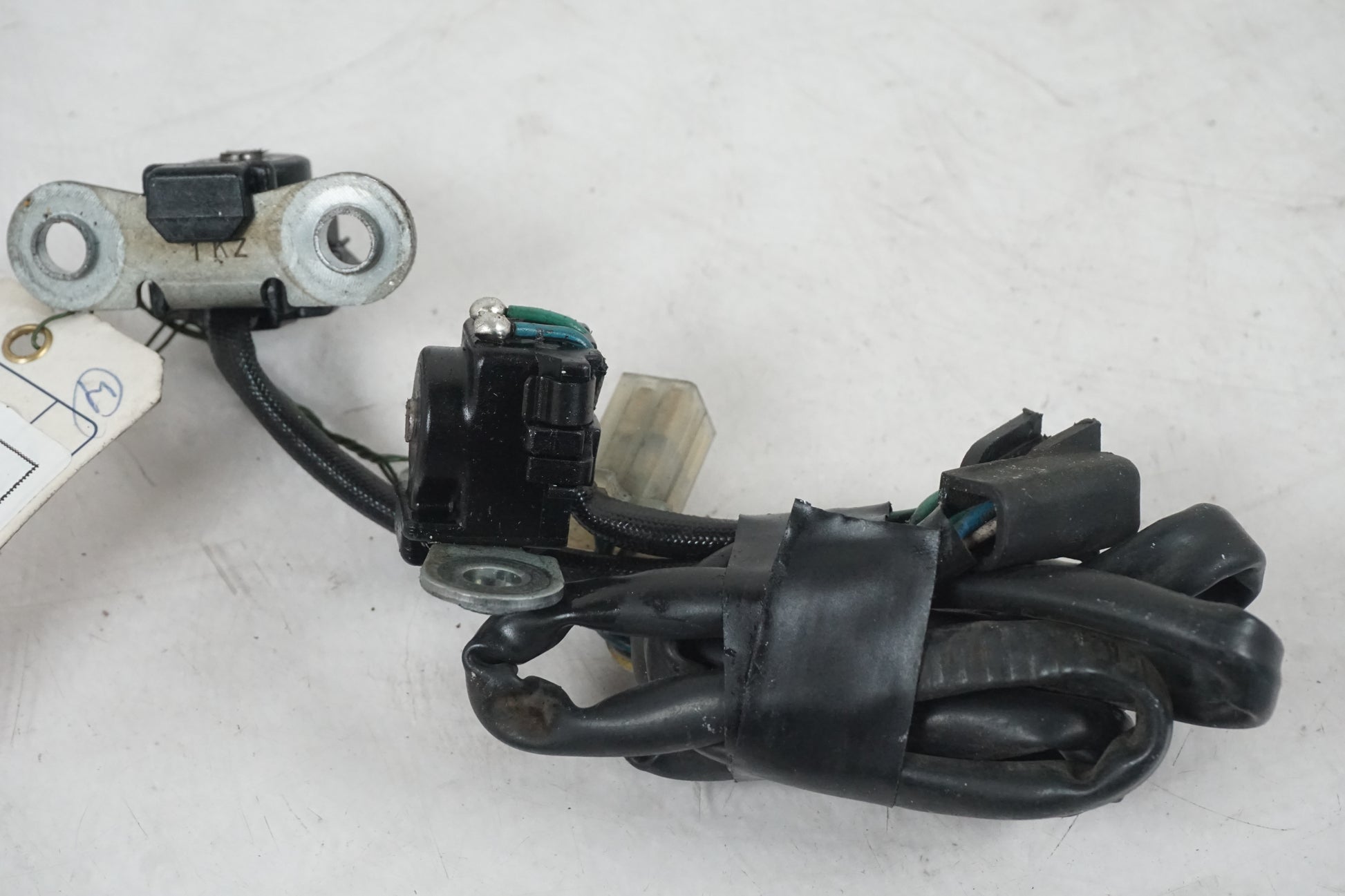 Baksidan på Tändpickup från en Honda XRV 750 -1990 motorcykel.