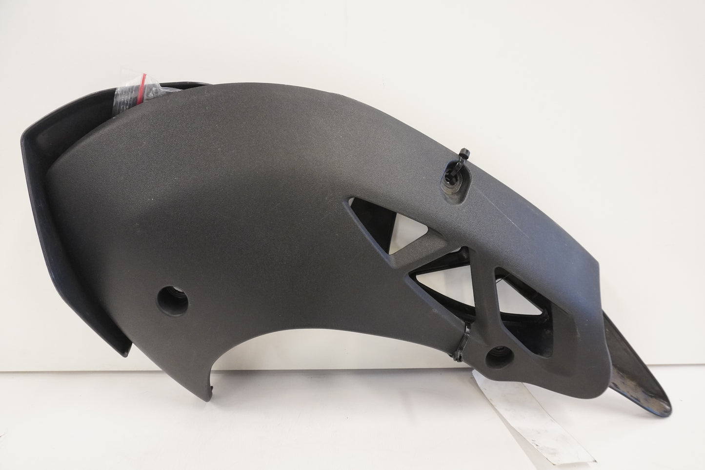 Baksidan på Magkåpa från en Kawasaki Versys 650 -2007 motorcykel.