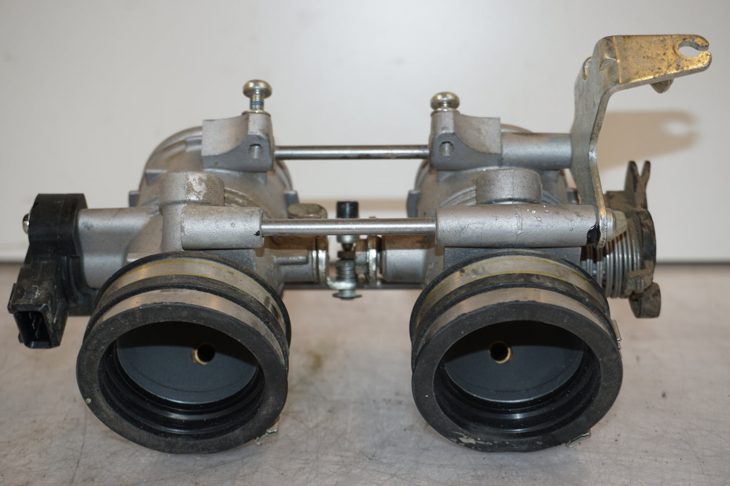 Extrabild6 på Spjällhus från en BMW F 800 GS -2011 motorcykel.