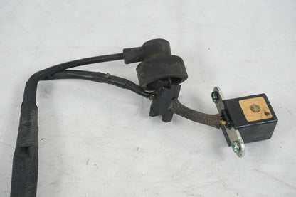 Vänster sida på Tändpickup från en Kawasaki ER-6N -2010 motorcykel.