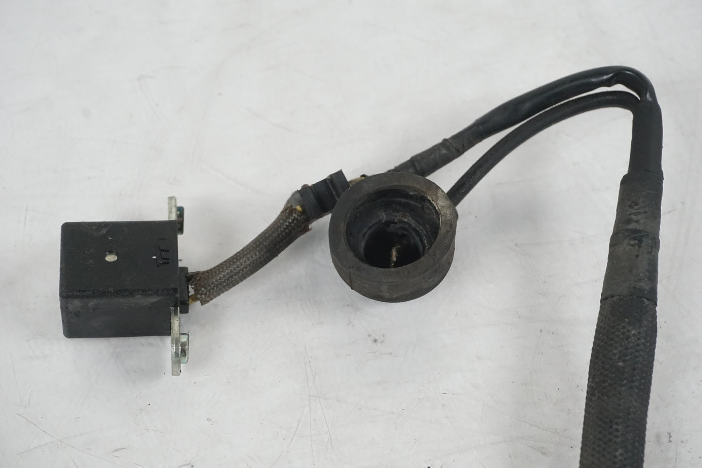 Snett uppifrån på Tändpickup från en Kawasaki ER-6N -2010 motorcykel.