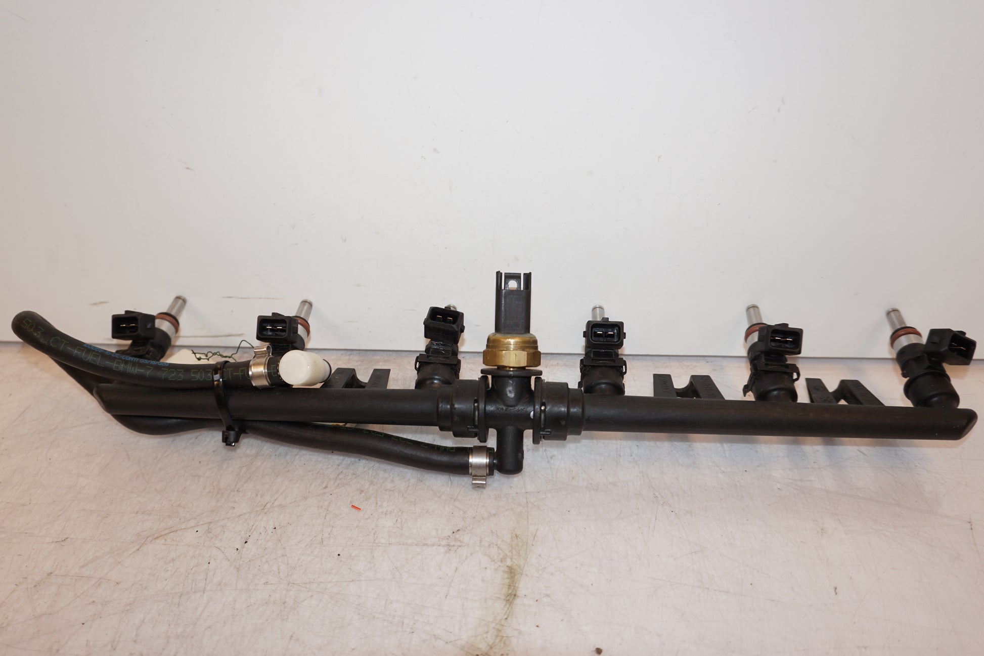 Baksidan på Fuel Rail från en BMW K 1600 -2018 motorcykel.