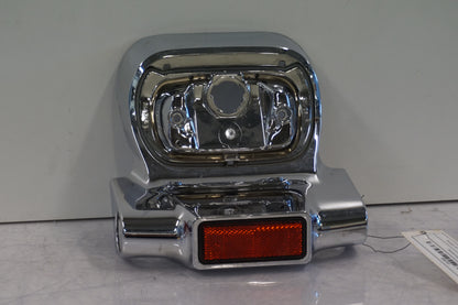 Framsidan på Baklampplast från en Suzuki VL 800 -2003 motorcykel.