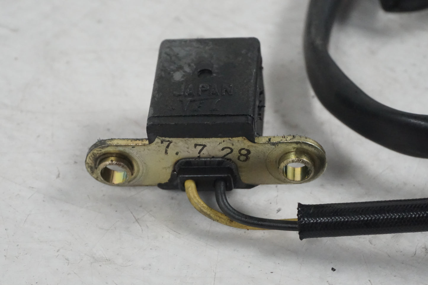 Höger sida på Tändpickup från en Kawasaki VN 800 -1998 motorcykel.