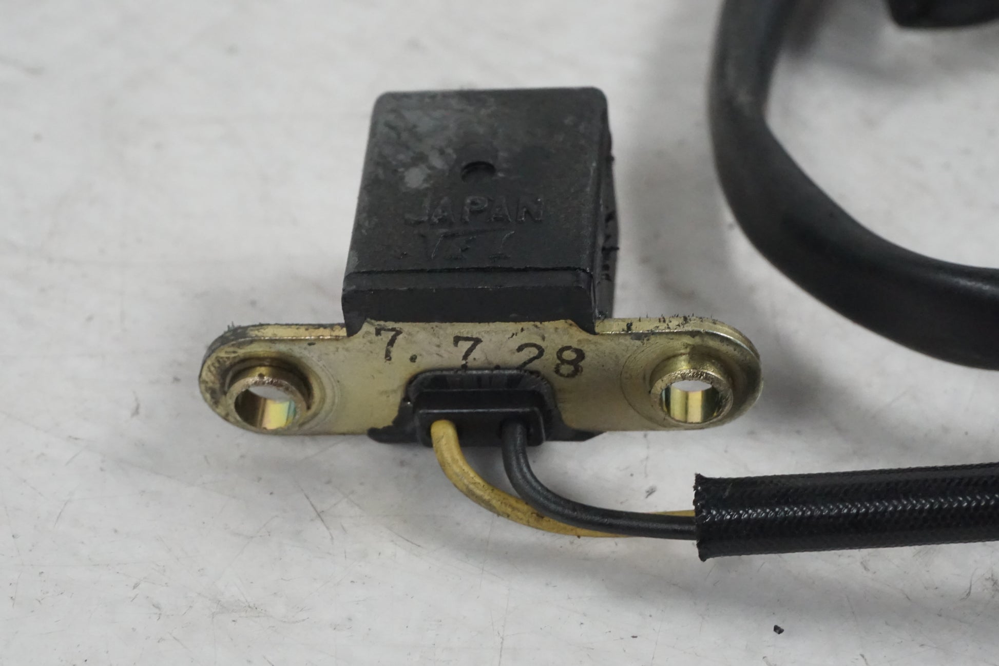 Höger sida på Tändpickup från en Kawasaki VN 800 -1998 motorcykel.