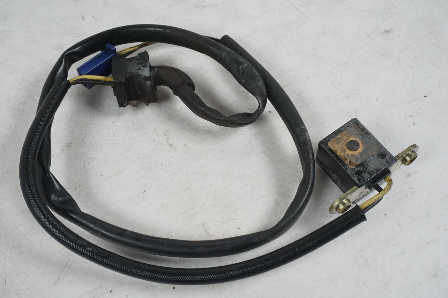 Vänster sida på Tändpickup från en Kawasaki VN 800 -1998 motorcykel.