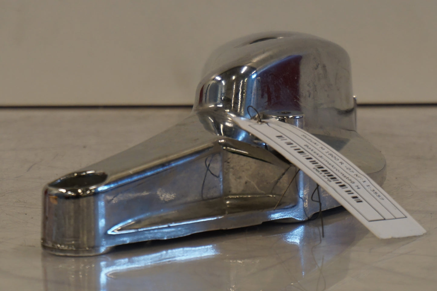 Höger sida på Bakskärmstag från en Suzuki M 1800 -2007 motorcykel.