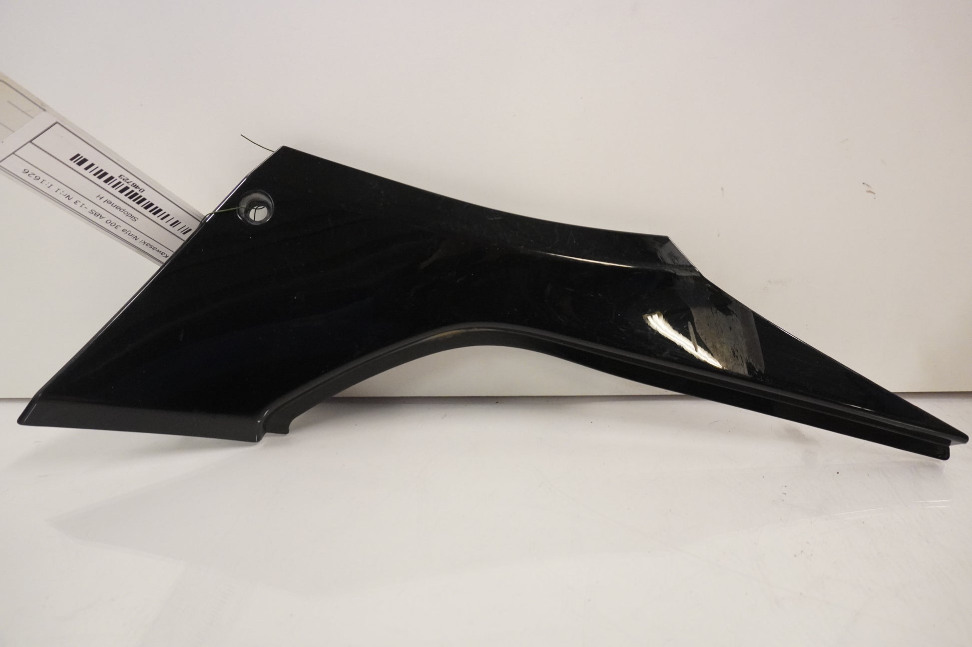 Framsidan på Sidopanel från en Kawasaki Ninja 300 -2013 motorcykel.