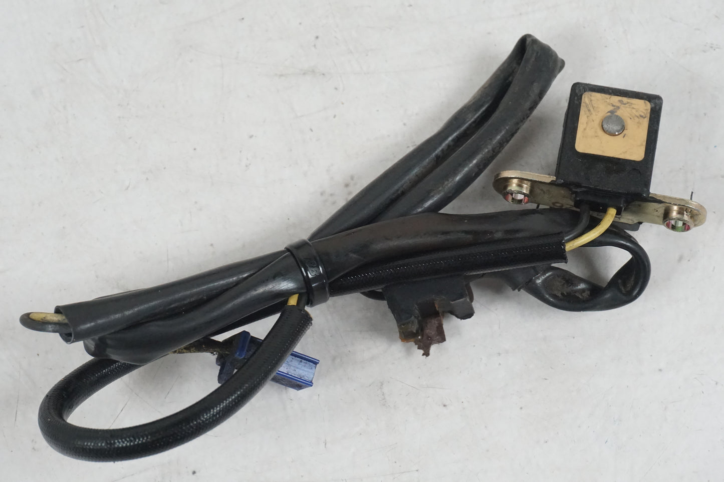 Vänster sida på Tändpickup från en Kawasaki VN 800 -1999 motorcykel.