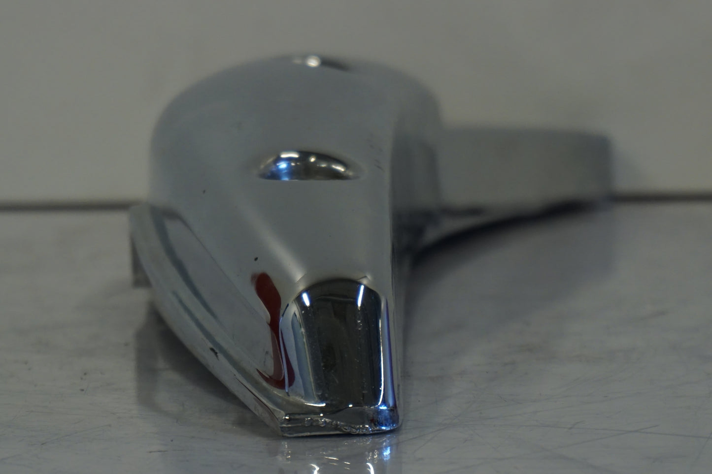 Snett uppifrån på Bakskärmstag från en Suzuki M 1800 -2007 motorcykel.