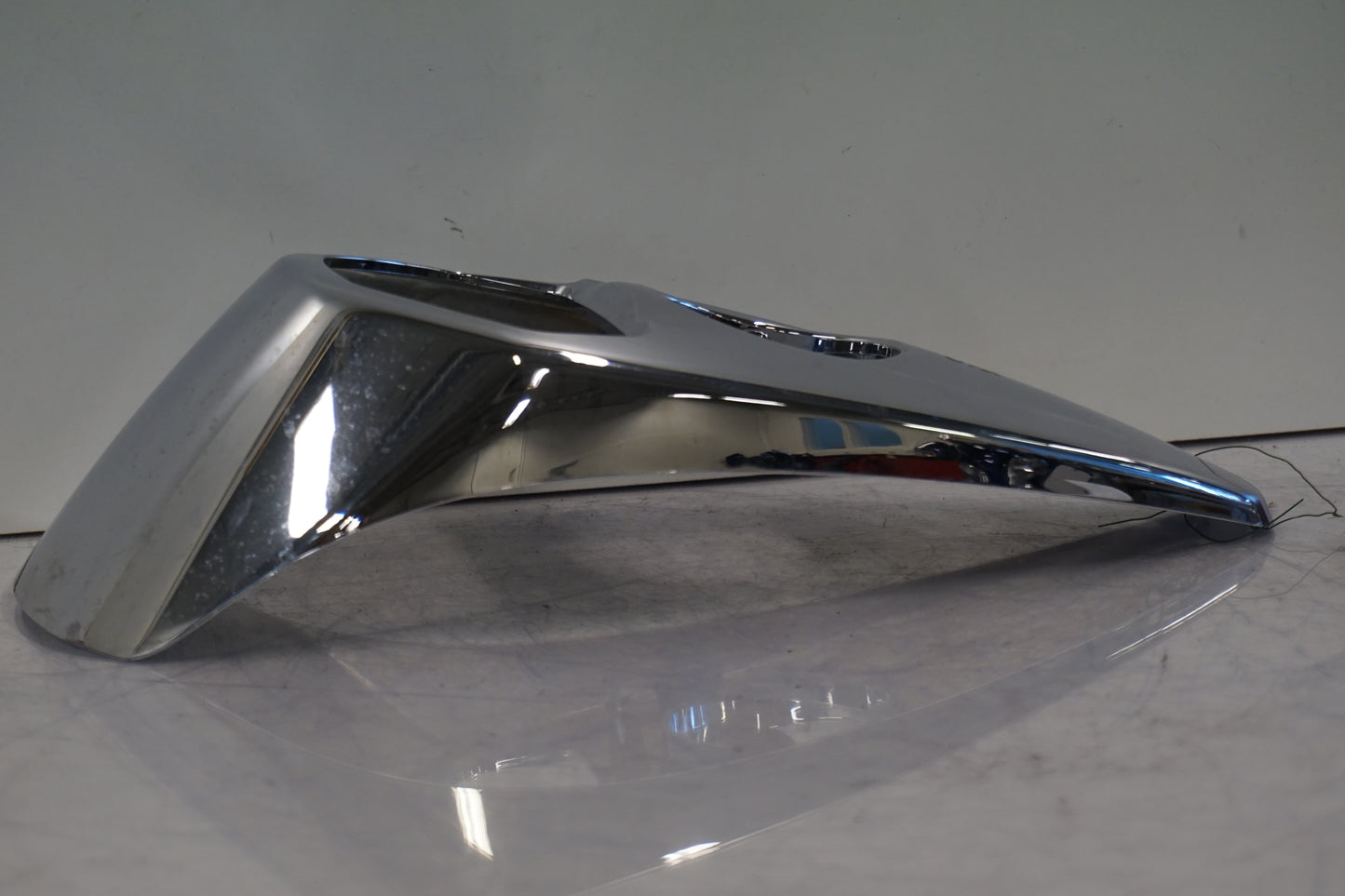 Höger sida på Instrumentkonsoll från en Suzuki M 1800 -2007 motorcykel.