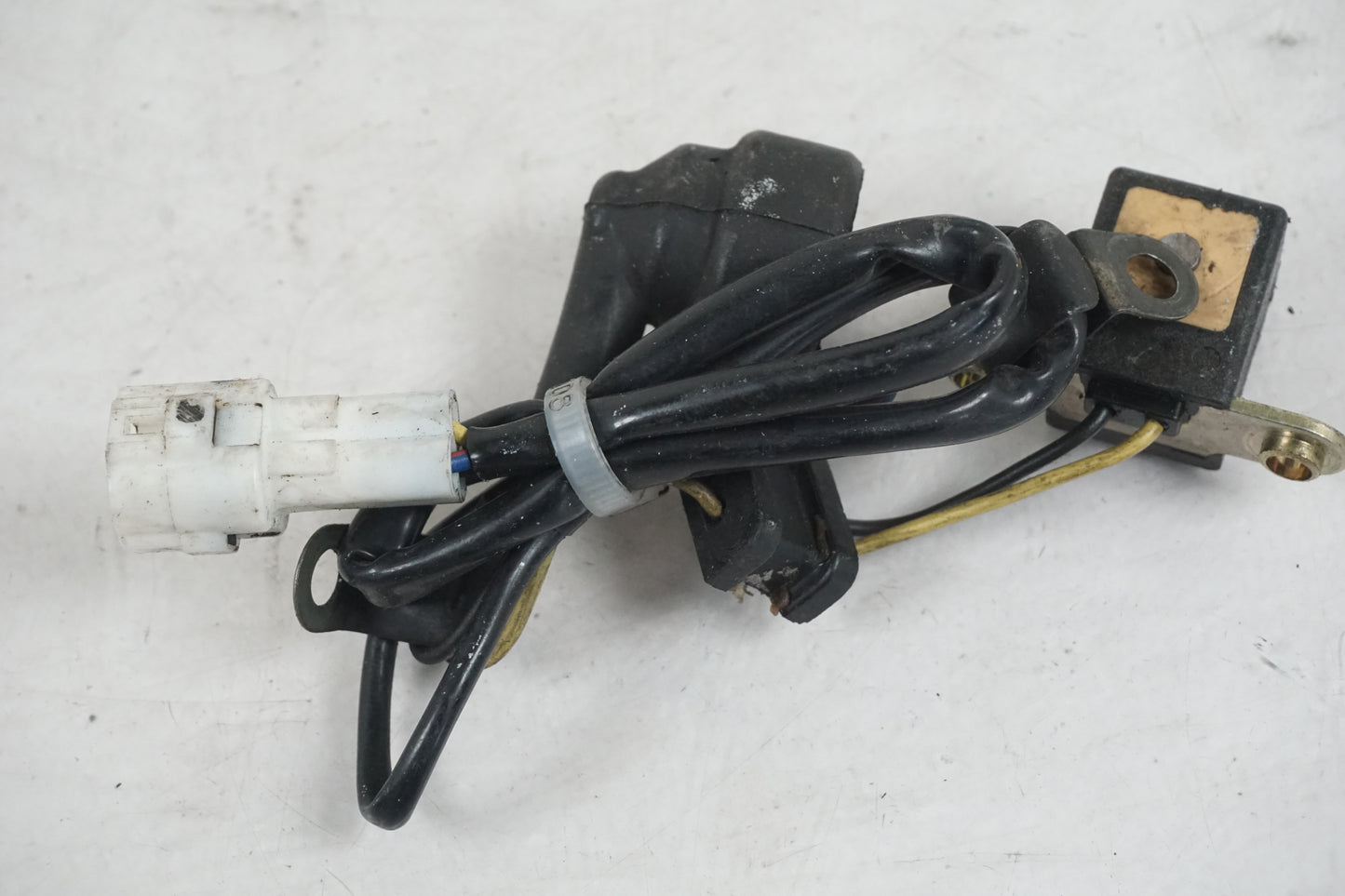 Framsidan på Tändpickup från en Kawasaki ZX-9R -2003 motorcykel.