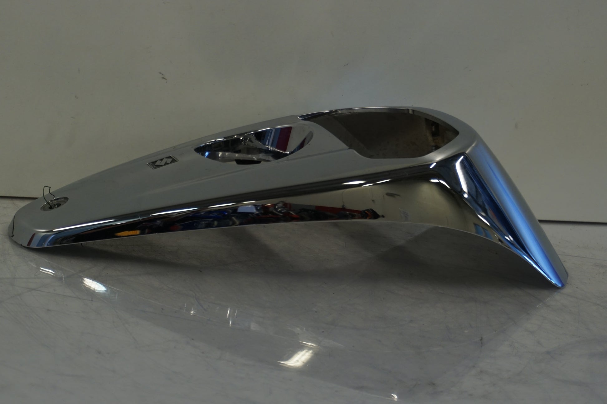 Snett uppifrån på Instrumentkonsoll från en Suzuki M 1800 -2007 motorcykel.