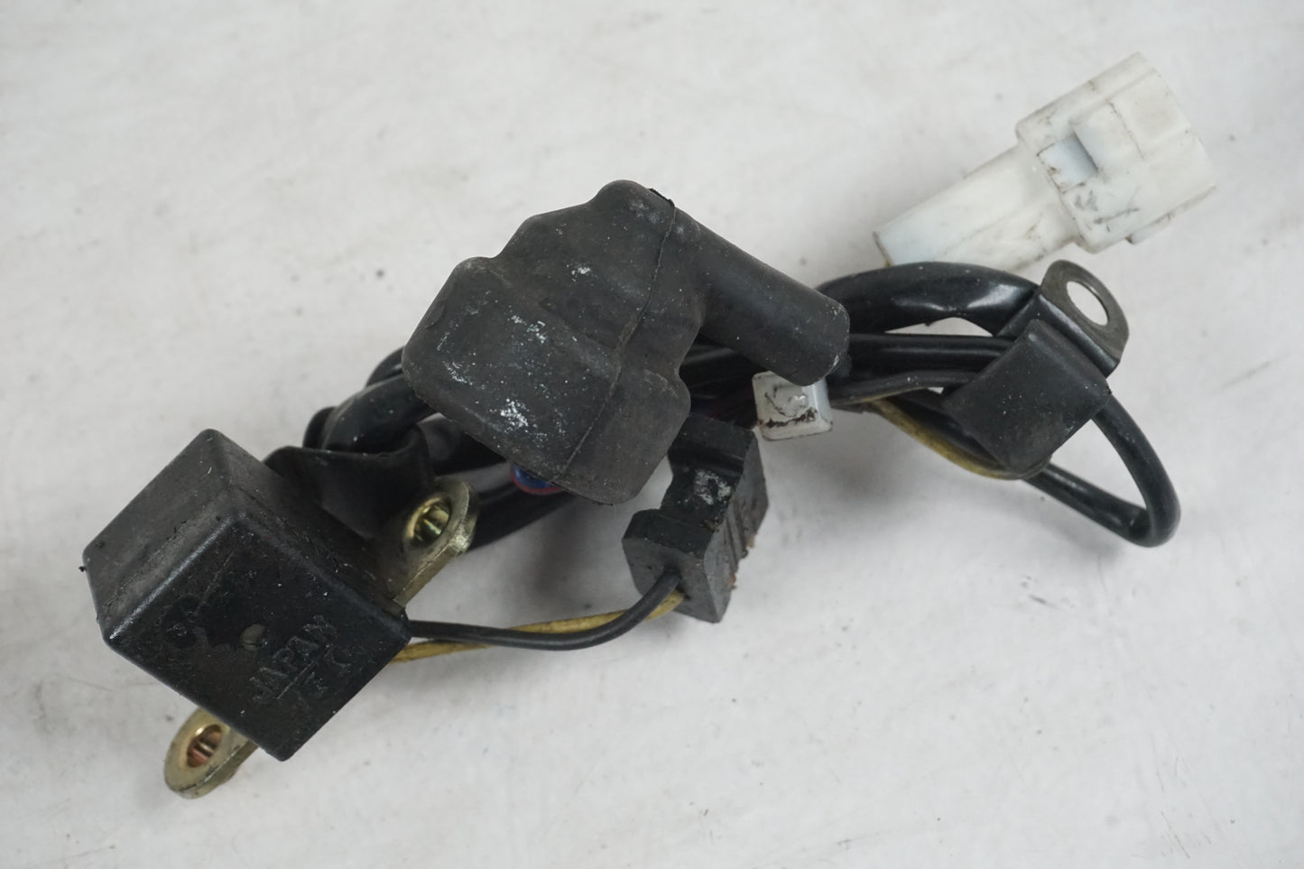 Höger sida på Tändpickup från en Kawasaki ZX-9R -2003 motorcykel.