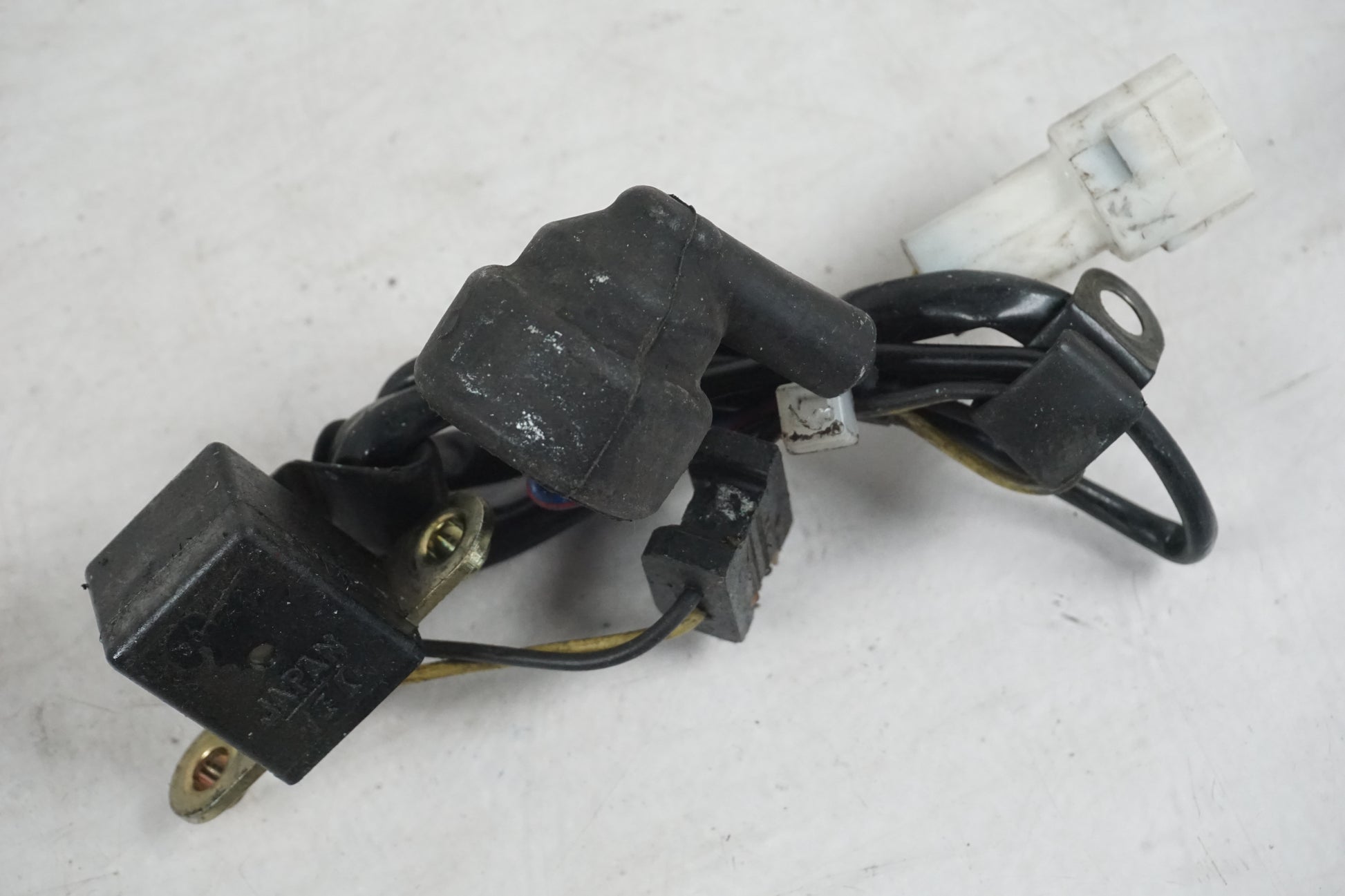 Höger sida på Tändpickup från en Kawasaki ZX-9R -2003 motorcykel.