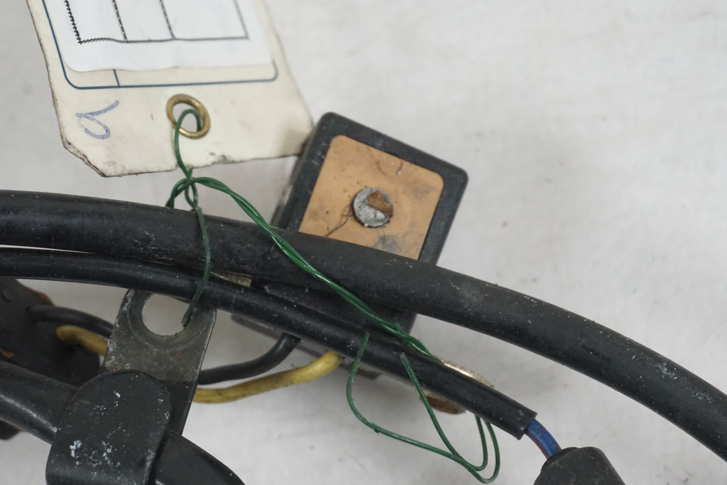 Höger sida på Tändpickup från en Kawasaki ZX-9R -1997 motorcykel.