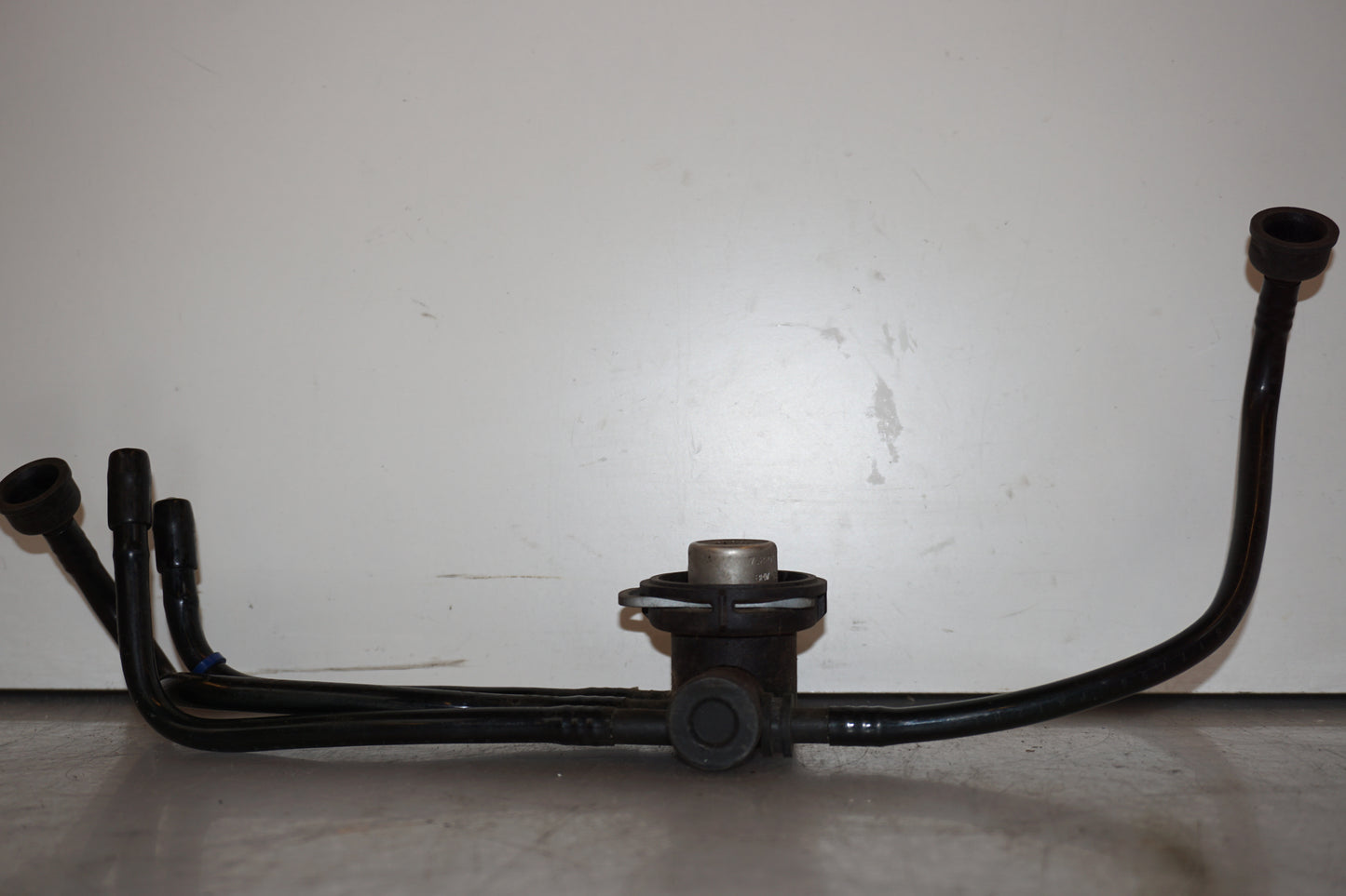 Höger sida på Bensinledning från en BMW R 1100 GS -1998 motorcykel.