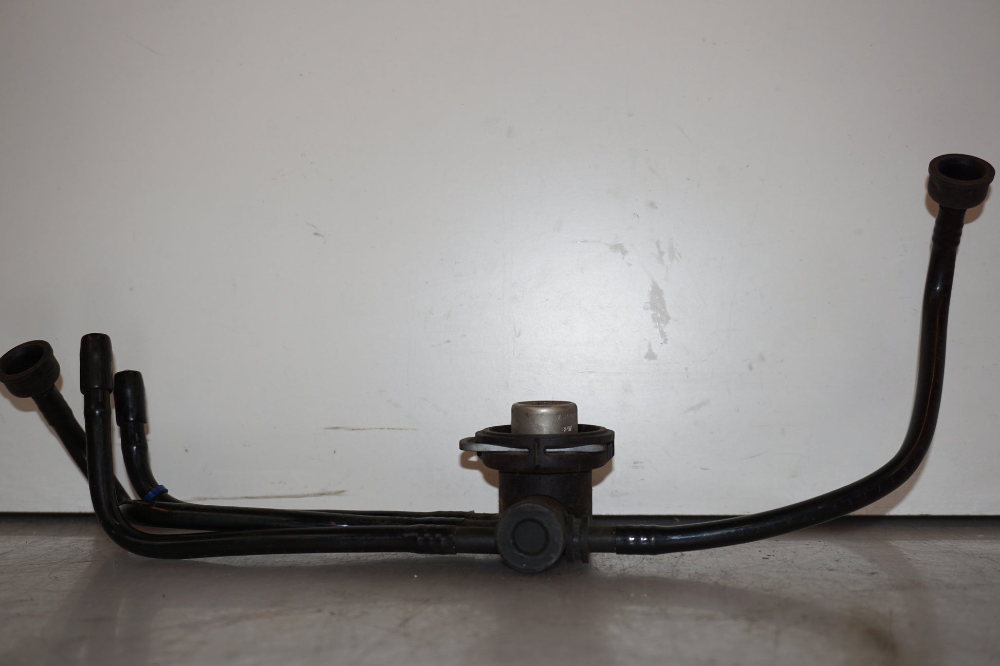 Höger sida på Bensinledning från en BMW R 1100 GS -1998 motorcykel.