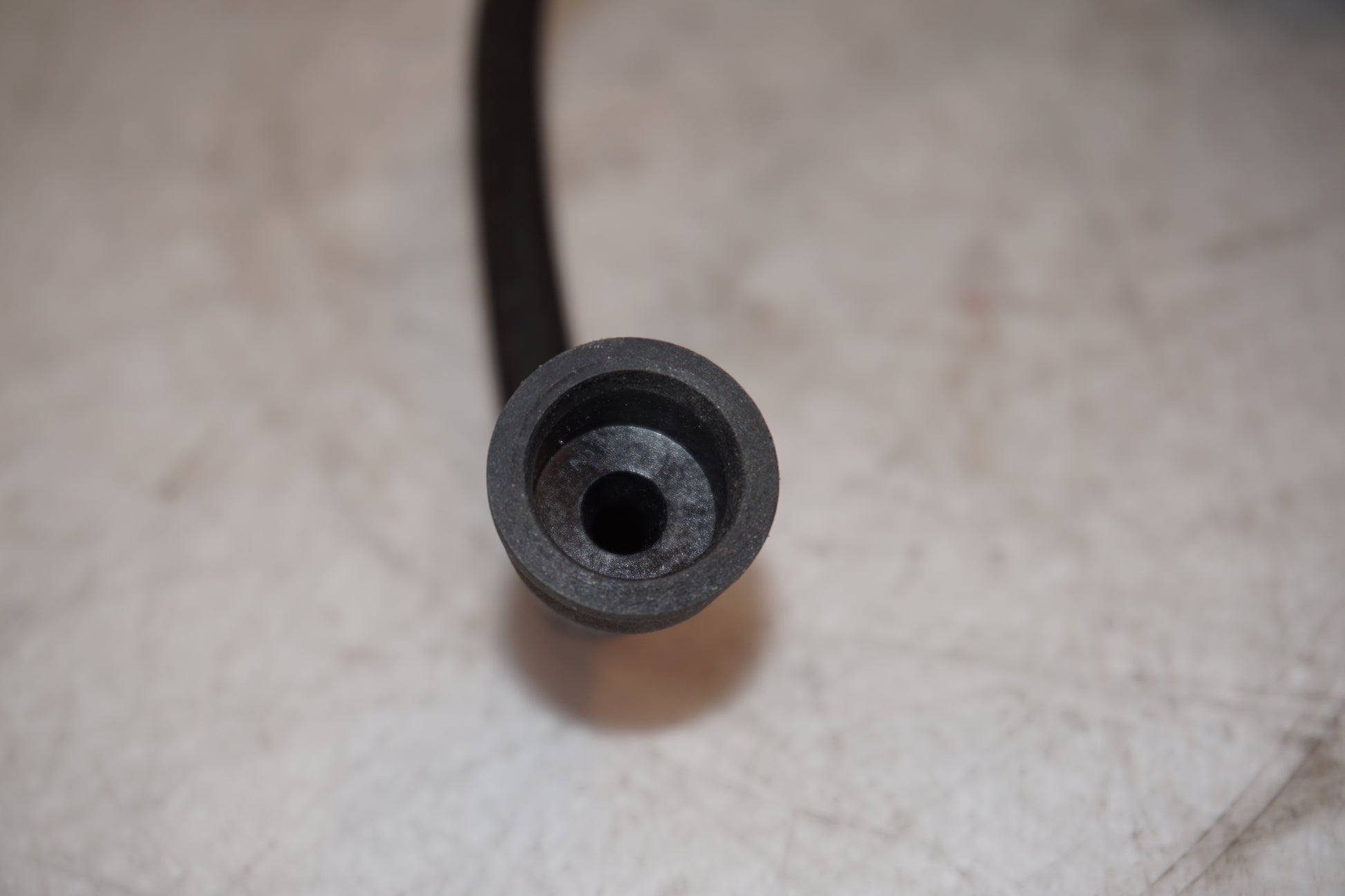 Extrabild2 på Bensinledning från en BMW R 1100 GS -1998 motorcykel.