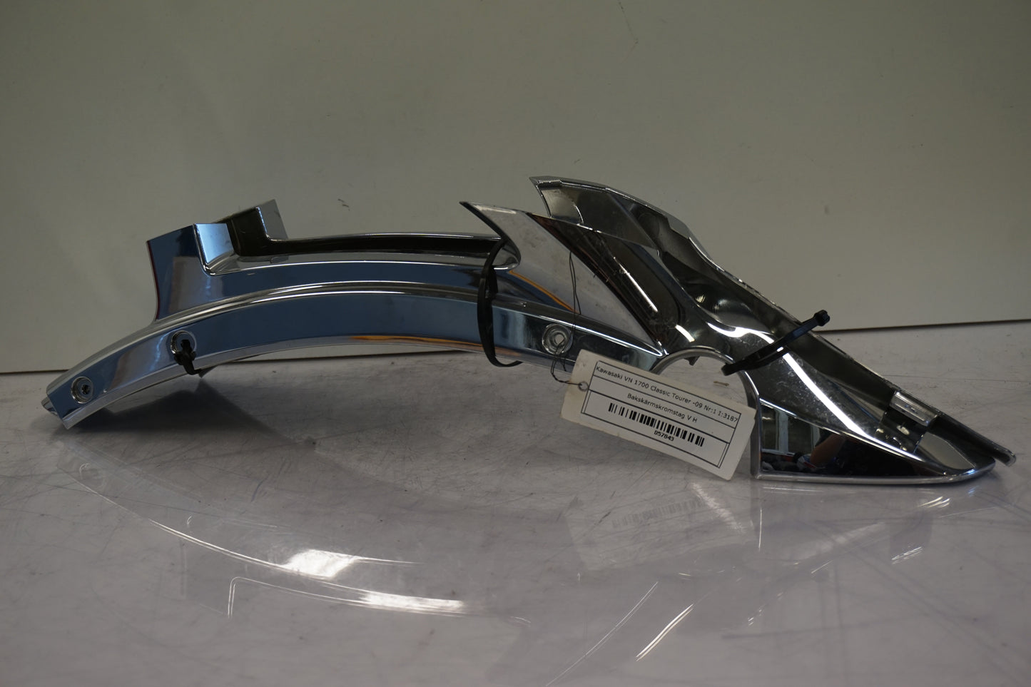 Framsidan på Bakskärmstag från en Kawasaki VN 1700 Classic Tourer -2009 motorcykel.