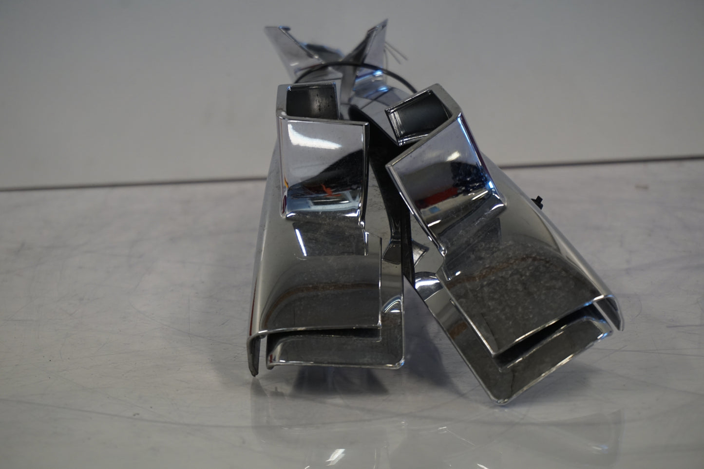 Vänster sida på Bakskärmstag från en Kawasaki VN 1700 Classic Tourer -2009 motorcykel.