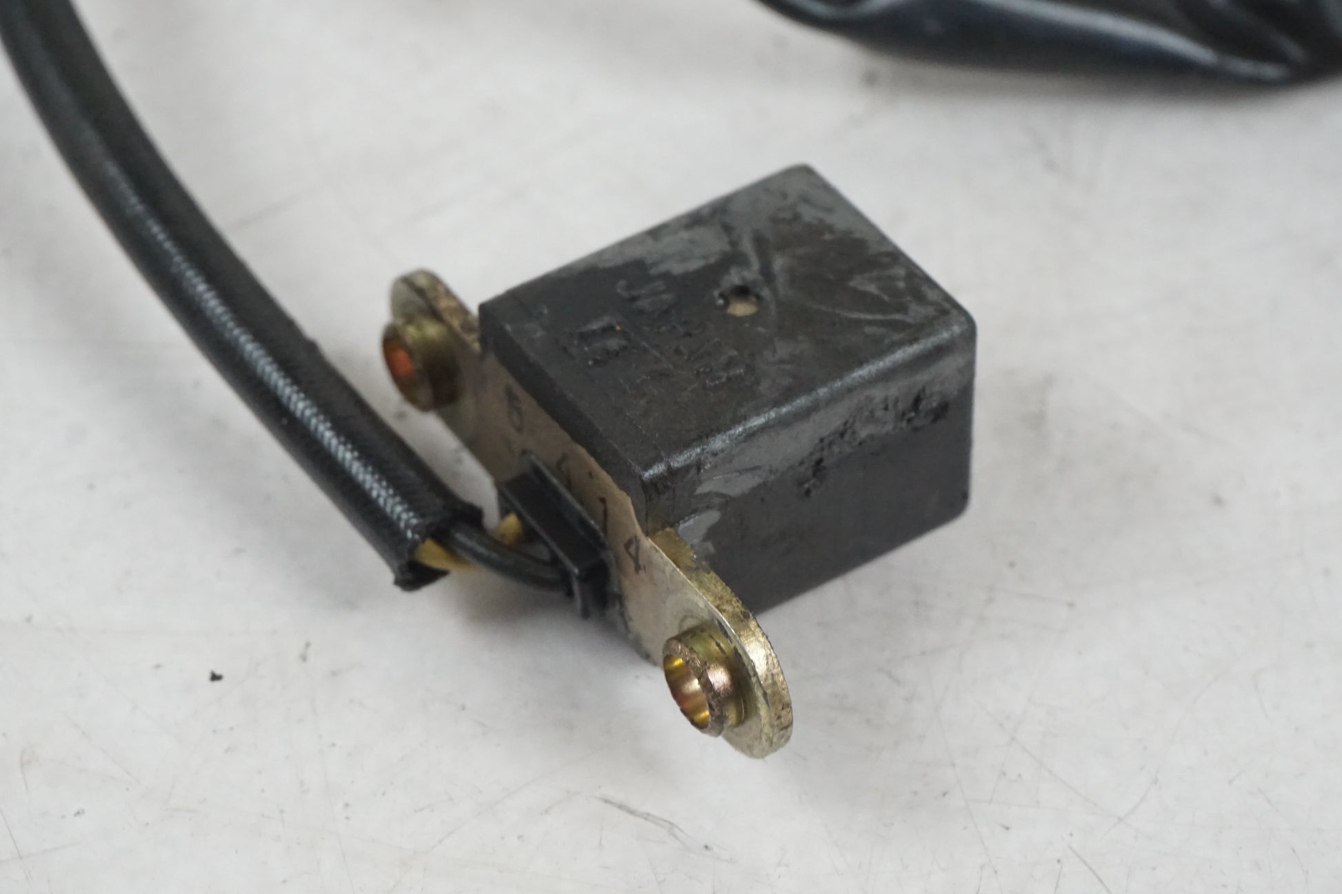 Höger sida på Tändpickup från en Kawasaki VN 800 -1995 motorcykel.