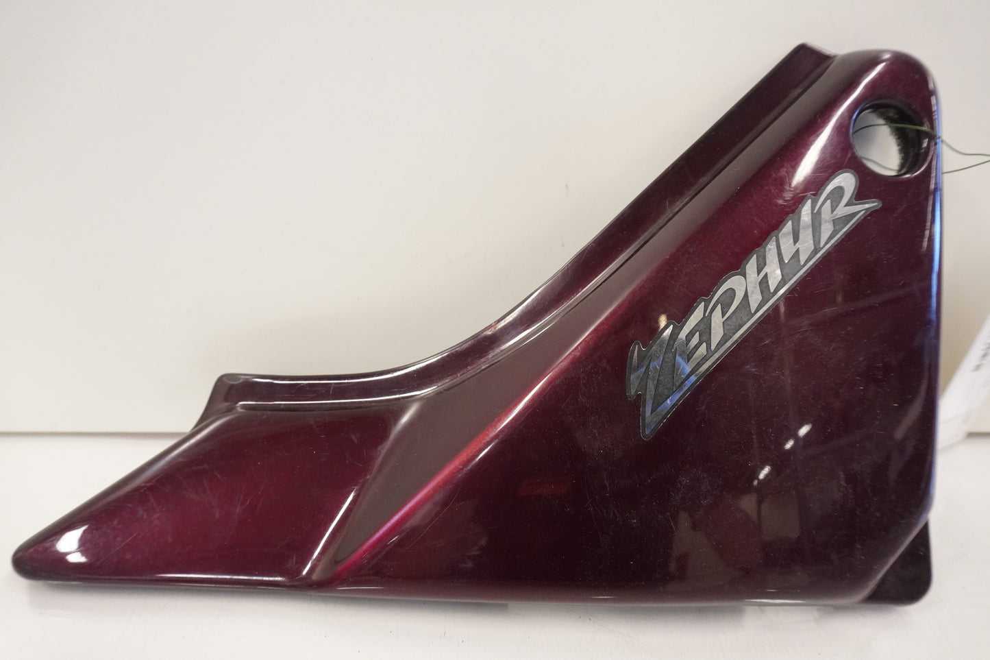 Framsidan på Sidopanel från en Kawasaki Zephyr 550 -1995 motorcykel.