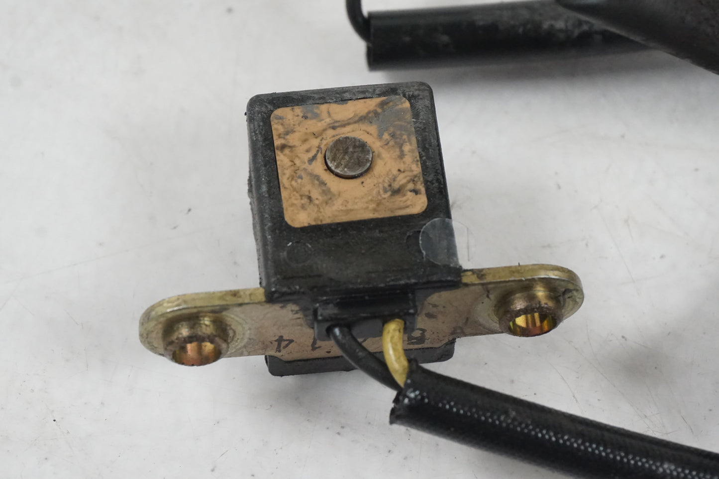 Vänster sida på Tändpickup från en Kawasaki VN 800 -1995 motorcykel.