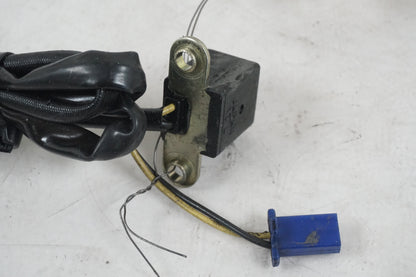 Baksidan på Tändpickup från en Kawasaki VN 800 -1999 motorcykel.