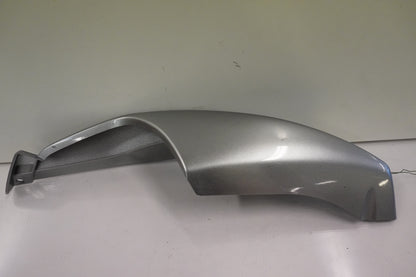 Framsidan på Bakvinge från en Kawasaki Versys 650 -2007 motorcykel.