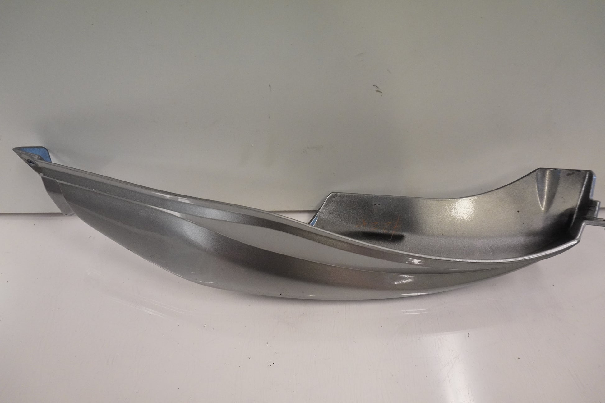 Höger sida på Bakvinge från en Kawasaki Versys 650 -2007 motorcykel.