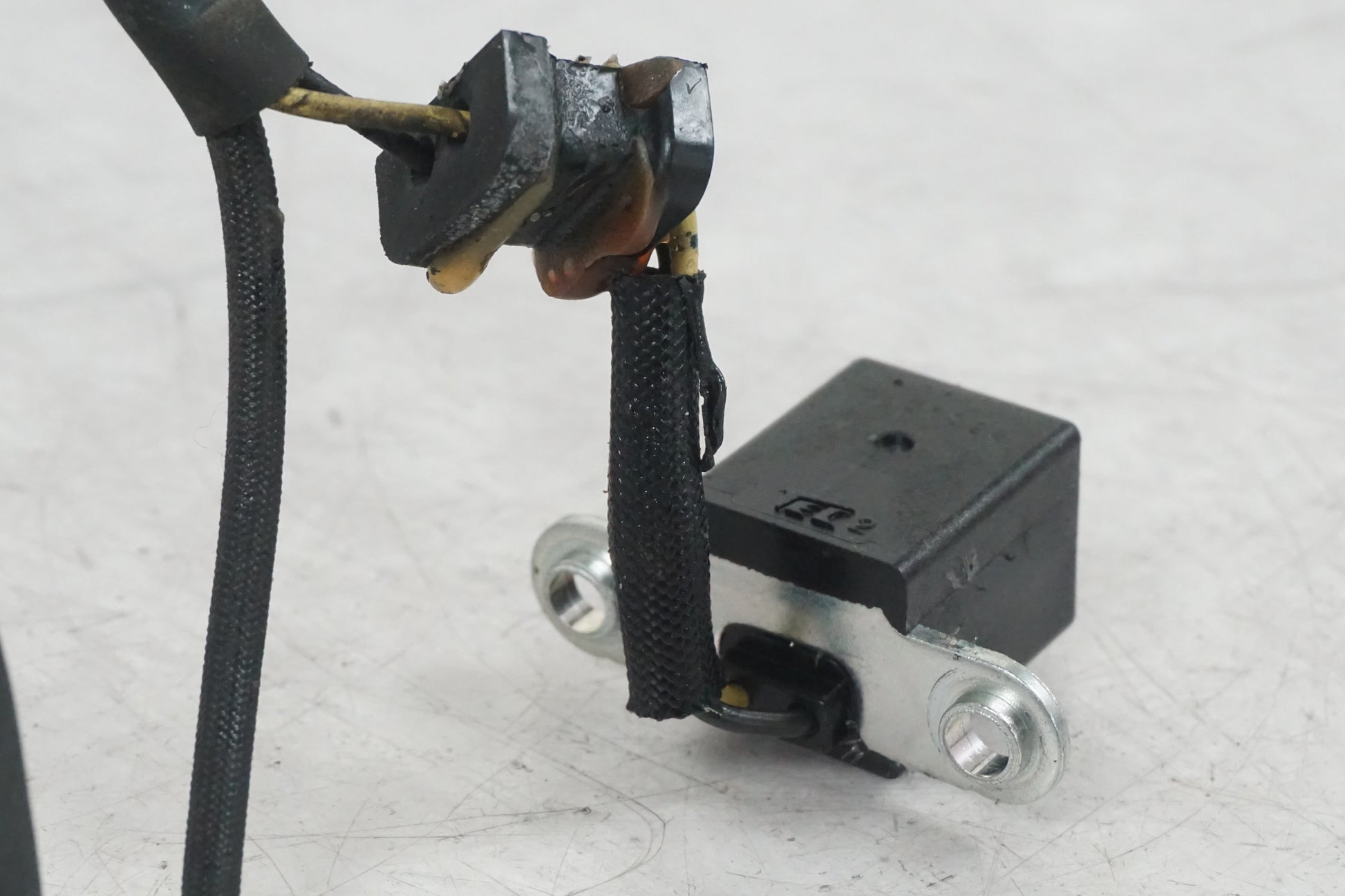 Vänster sida på Tändpickup från en Kawasaki Z 800 -2014 motorcykel.