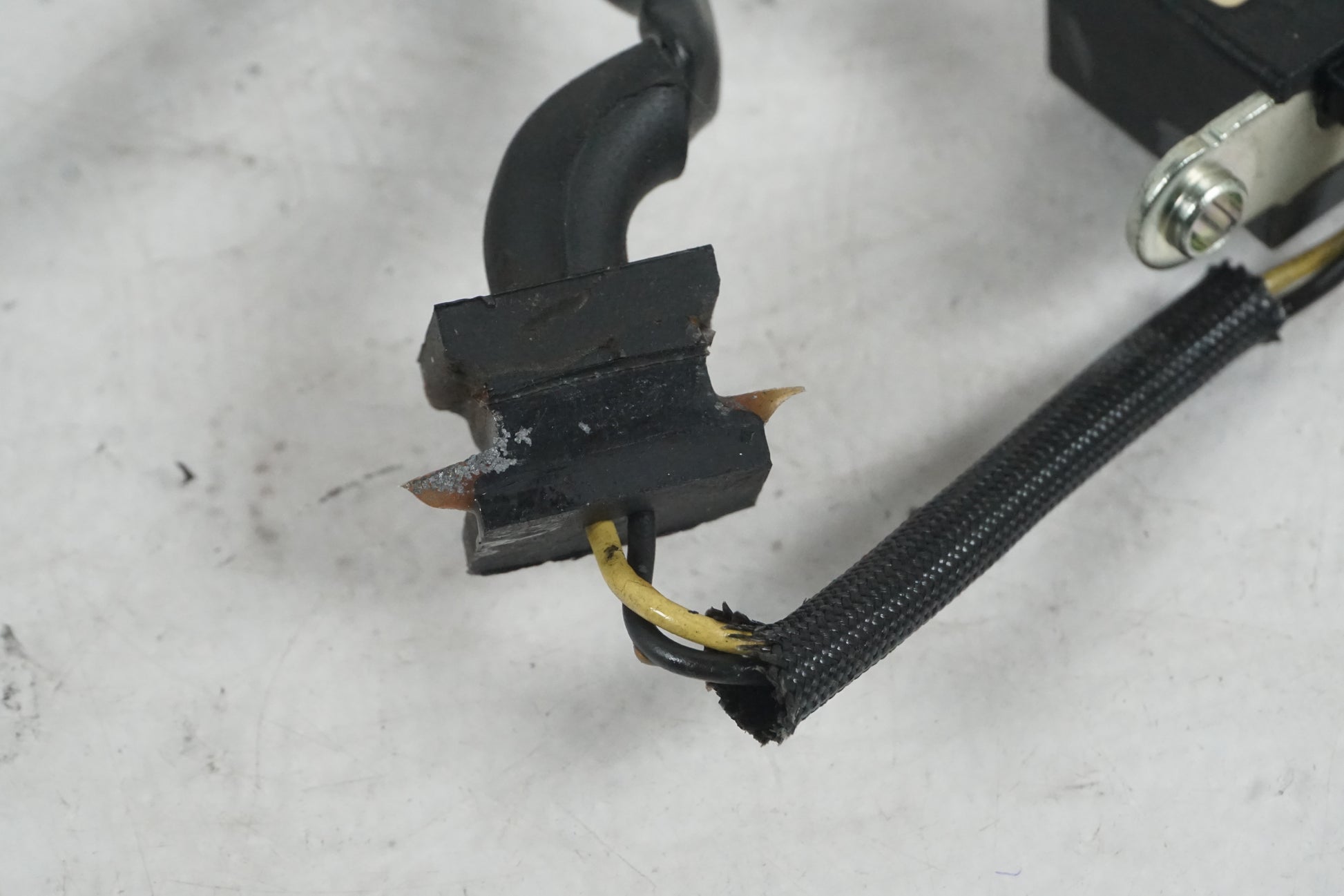 Snett nerifrån på Tändpickup från en Kawasaki VN 900 -2008 motorcykel.