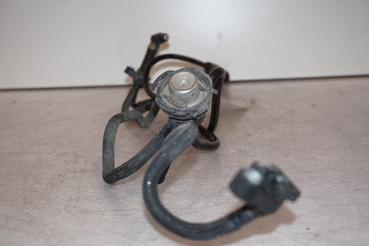 Snett uppifrån på Bensinledning från en BMW R 1200 GSA -2008 motorcykel.