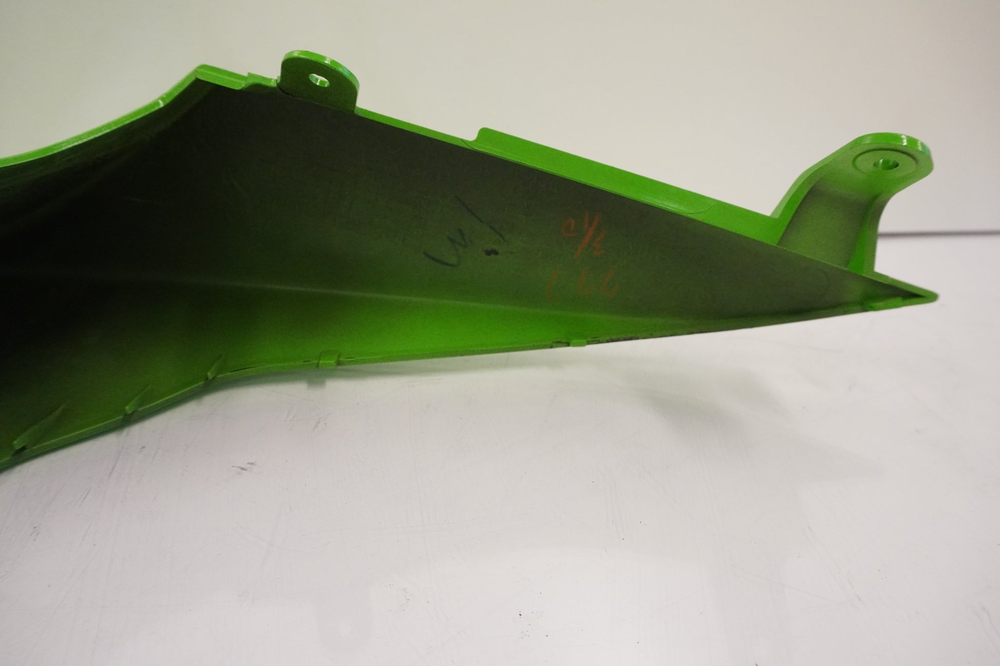 Vänster sida på Bakvinge från en Kawasaki ZX-10R -2009 motorcykel.