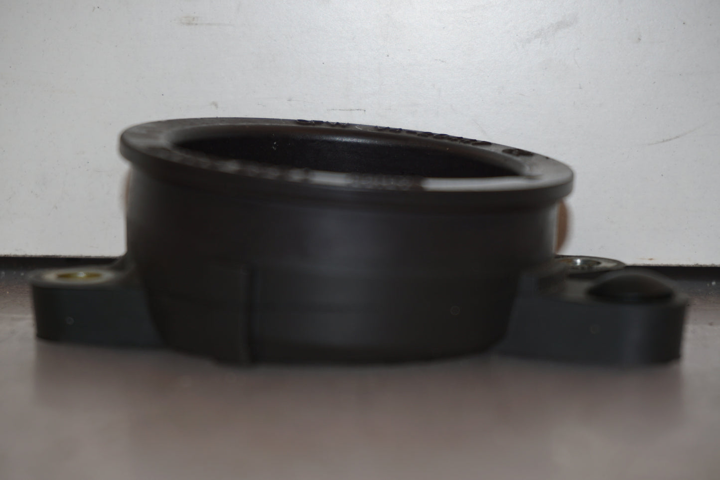 Baksidan på Insug från en BMW R 1100 S -2003 motorcykel.