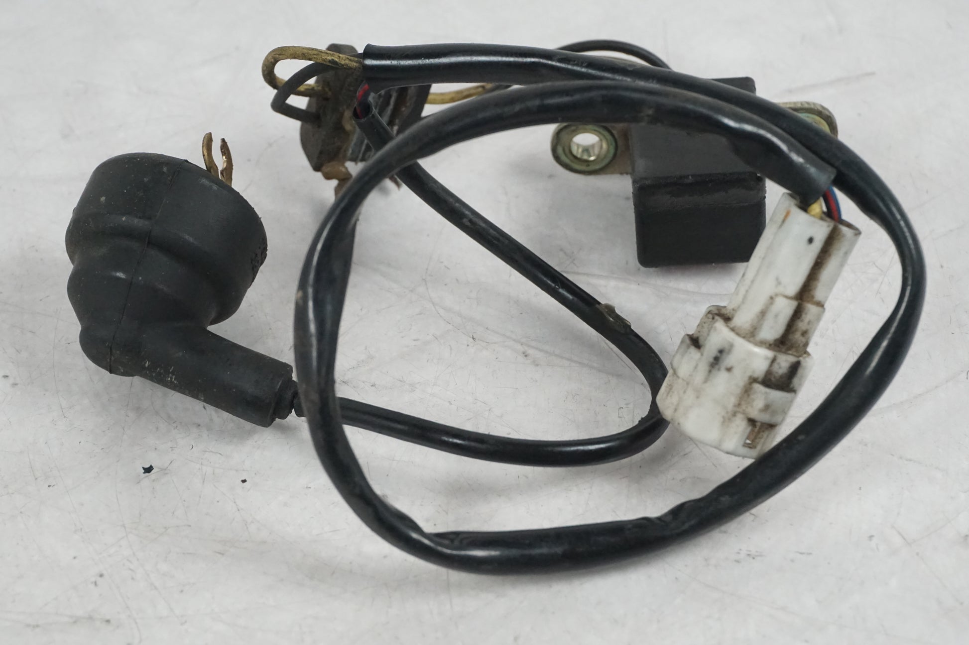 Vänster sida på Tändpickup från en Kawasaki ZX-9R -1998 motorcykel.