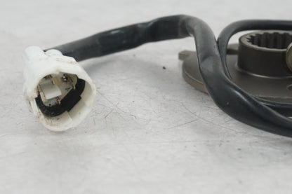 Baksidan på Tändpickup från en Kawasaki ZX-9R -1998 motorcykel.