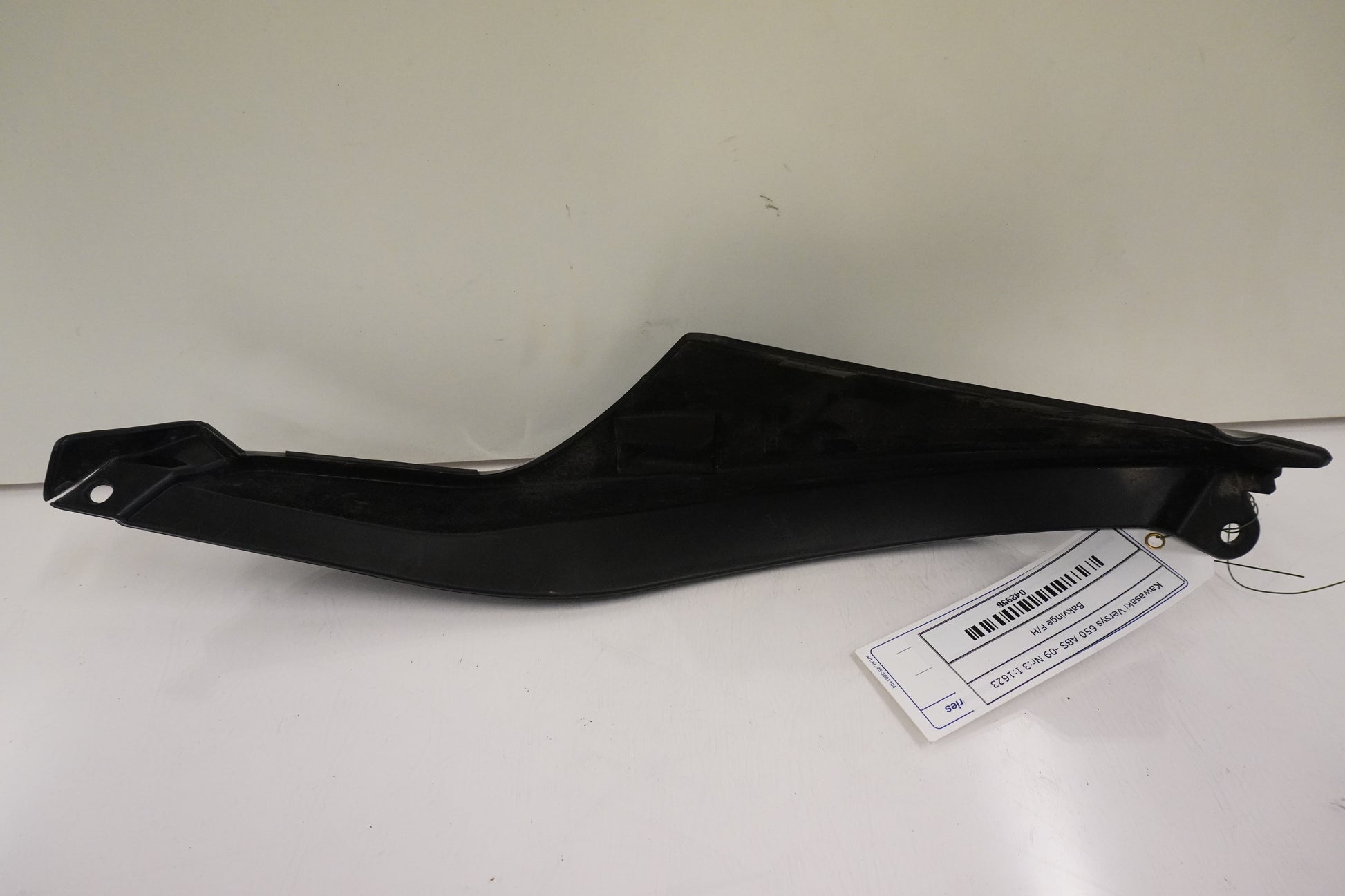 Höger sida på Bakvinge från en Kawasaki Versys 650 -2009 motorcykel.