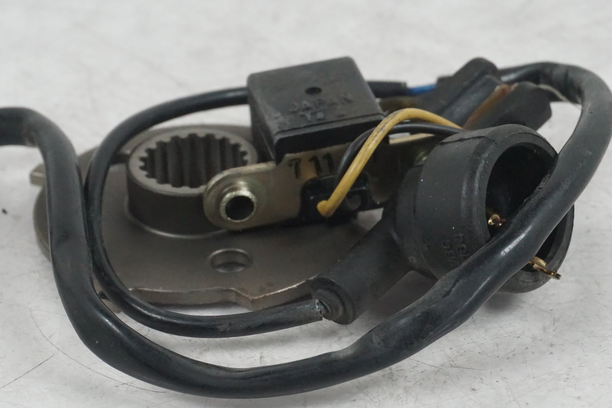 Höger sida på Tändpickup från en Kawasaki ZX-9R -1998 motorcykel.