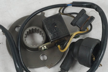 Vänster sida på Tändpickup från en Kawasaki ZX-9R -1998 motorcykel.