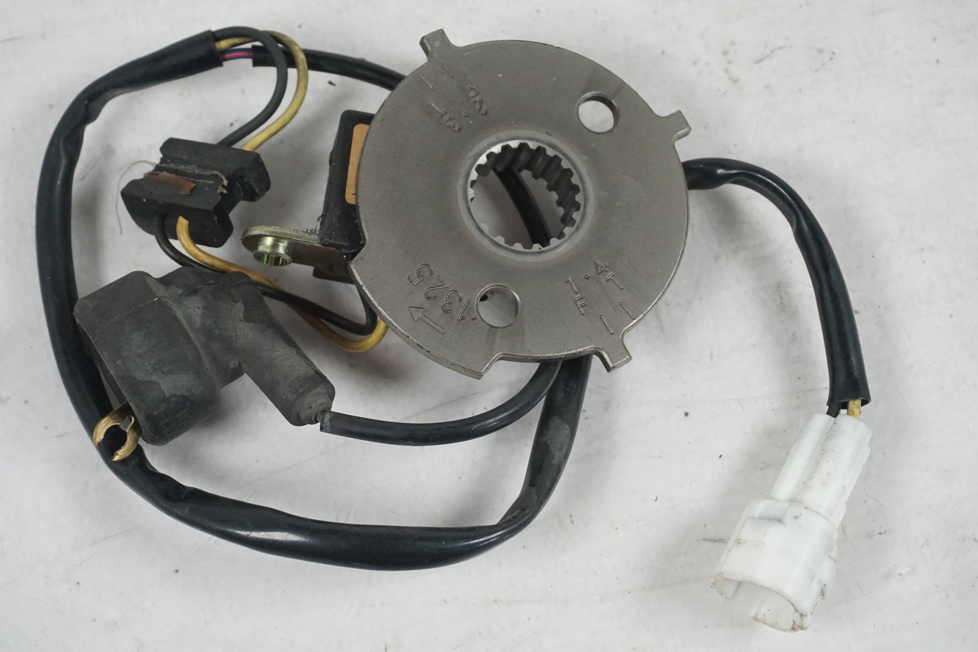 Snett uppifrån på Tändpickup från en Kawasaki ZX-9R -1998 motorcykel.