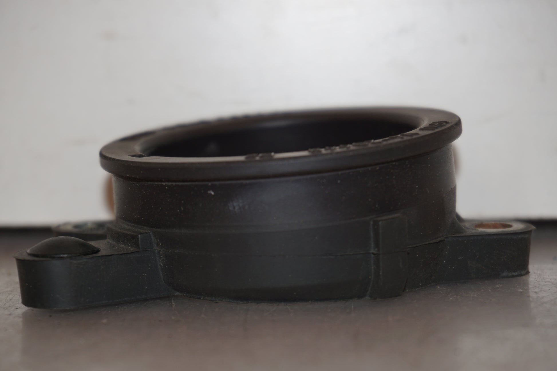 Baksidan på Insug från en BMW R 1100 S -2003 motorcykel.