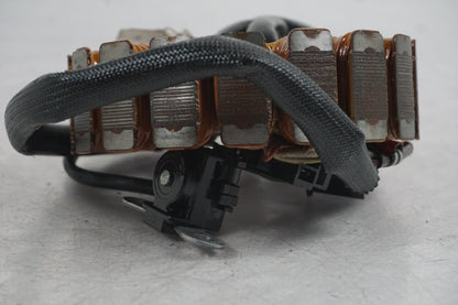 Höger sida på Generator från en Suzuki VL 800 -2004 motorcykel.